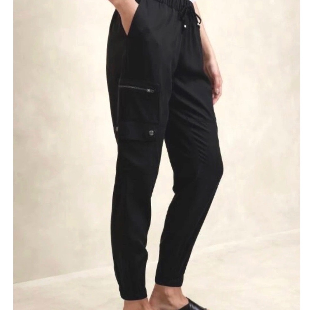 Banana Republic Black Cargo Jogger Pants Size Medium Stylish Travel Casual Comfy - Picture 2 of 6